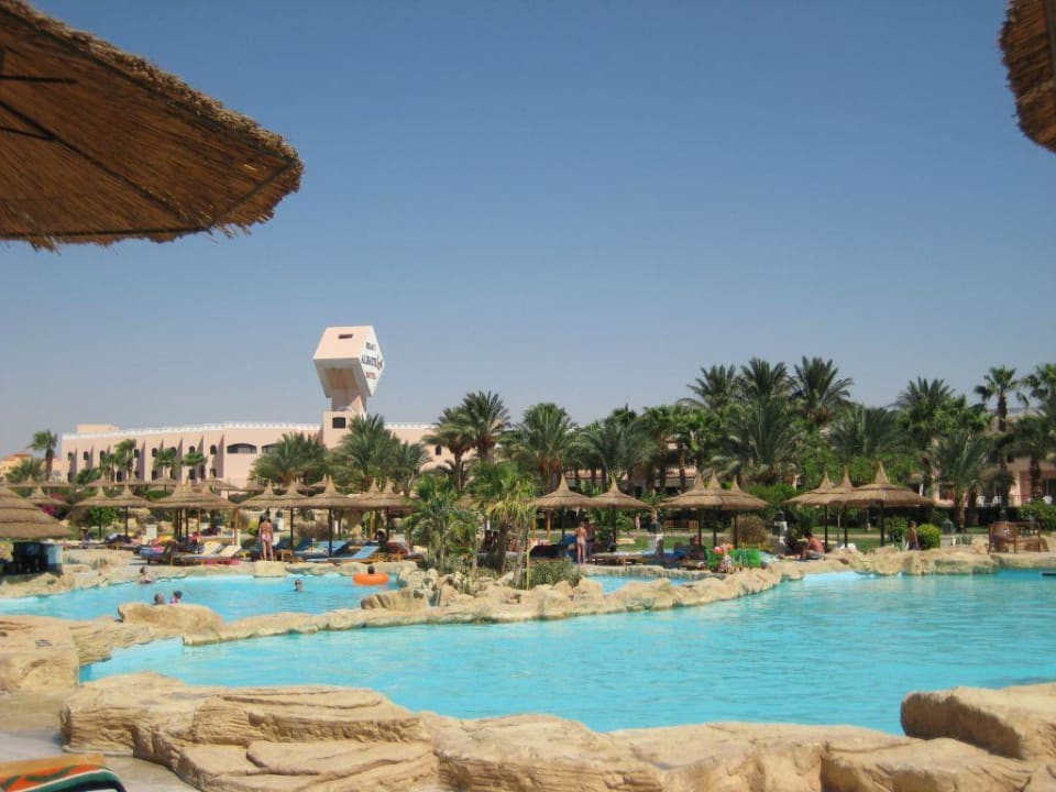 Ruhe Pool Beach Albatros Resort