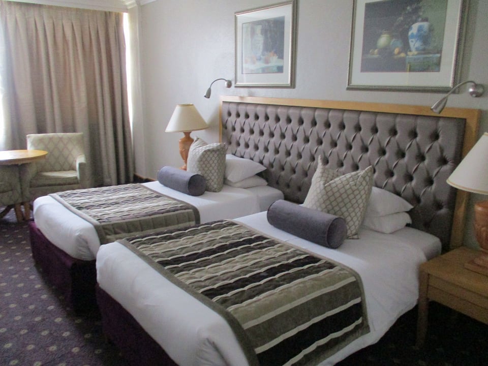 Zimmer Safari Court Hotel