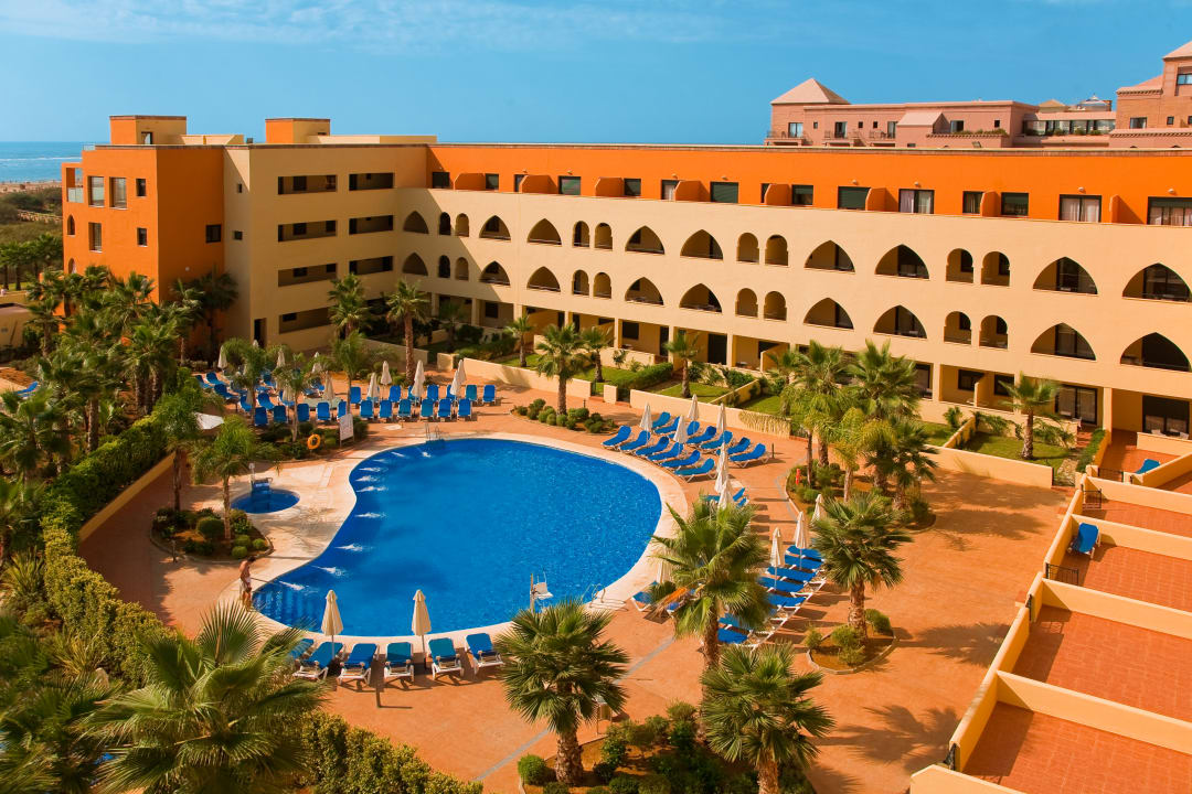 Pool Apartamentos Playamarina by Senator