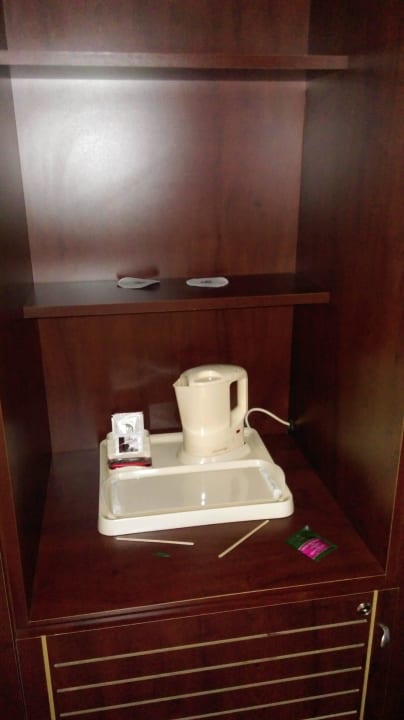 Czajnik w pokoju Golden Tulip Warsaw Centre Hotel