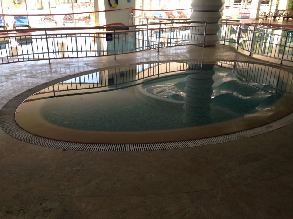 Innenpool (im Sommer geschlossen) Melas Resort Hotel