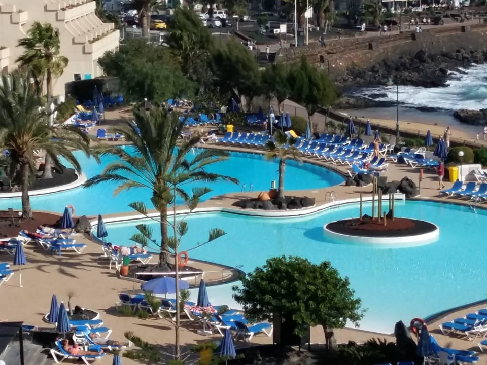 Genügend Platz zum Schwimmen Hotel Grand Teguise Playa