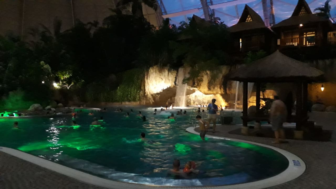 Pool Tropical Islands Resort