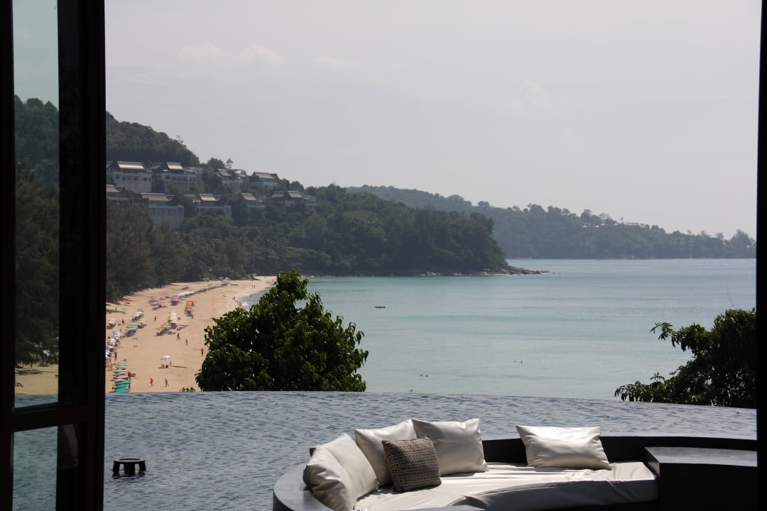 Blick von der Bar auf den Strand Pullman Phuket Arcadia Naithon Beach