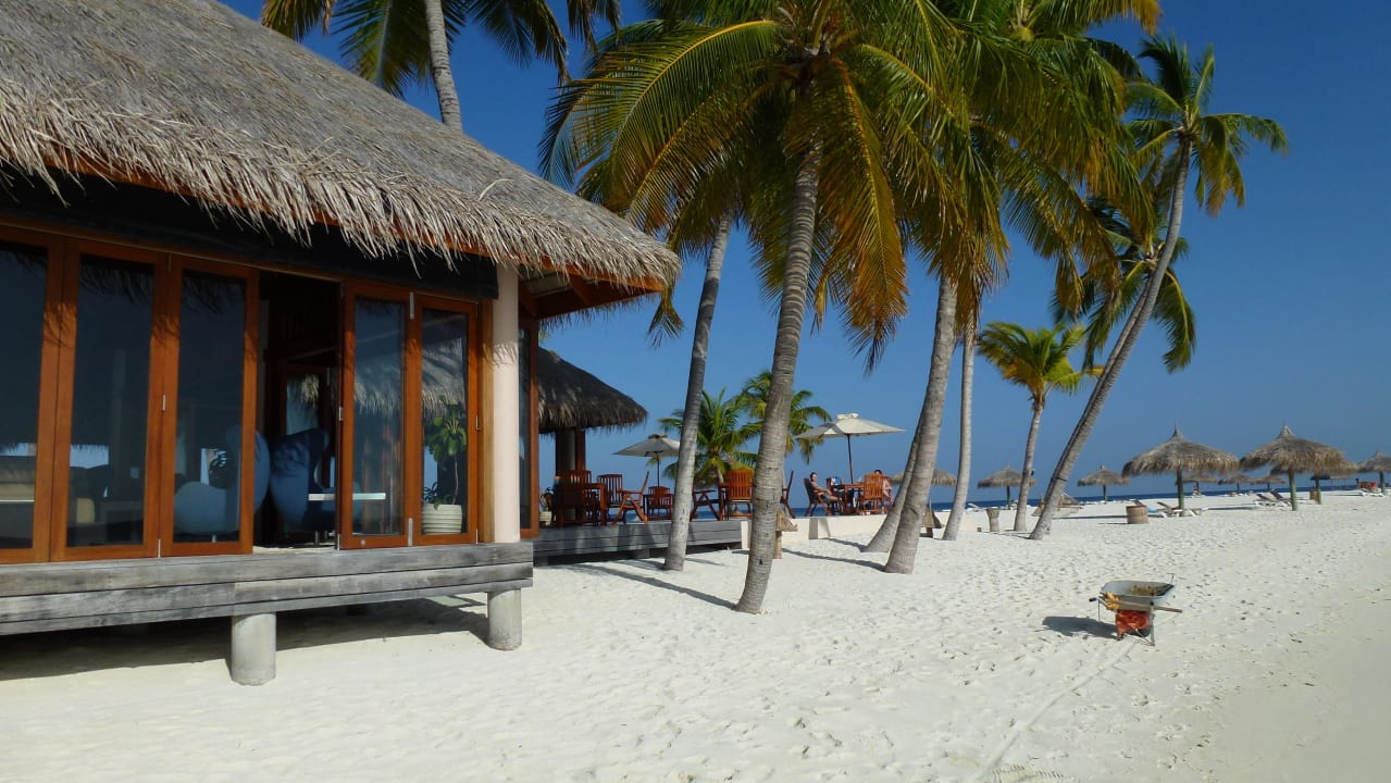 Mainbar mit Blick zur Sankbank Veligandu Maldives Resort Island