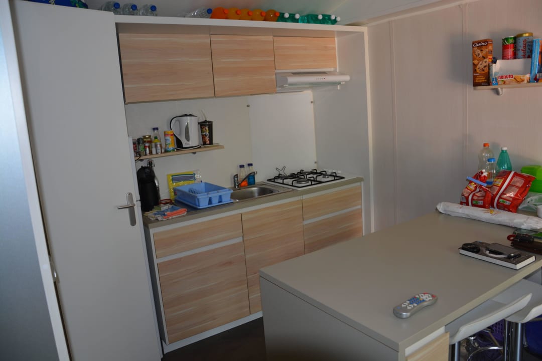 Küchenzeile mit Tresen Camping-Club Les Naiades