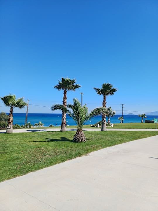 Gartenanlage Grand Blue Beach Hotel