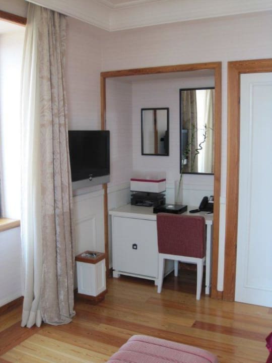 Schreibtisch & TV Grande Real Villa Italia