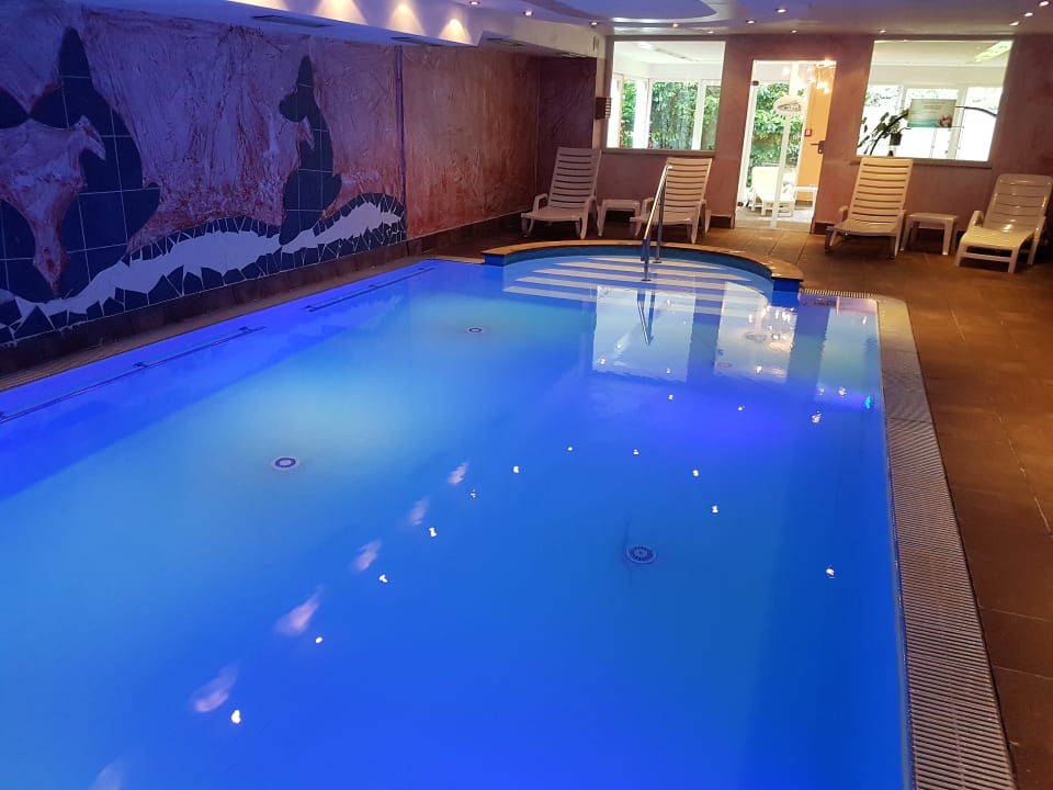 Pool Land-gut-Hotel Zum Alten Forsthaus - Aufladestation f. Elektroautos vorhanden