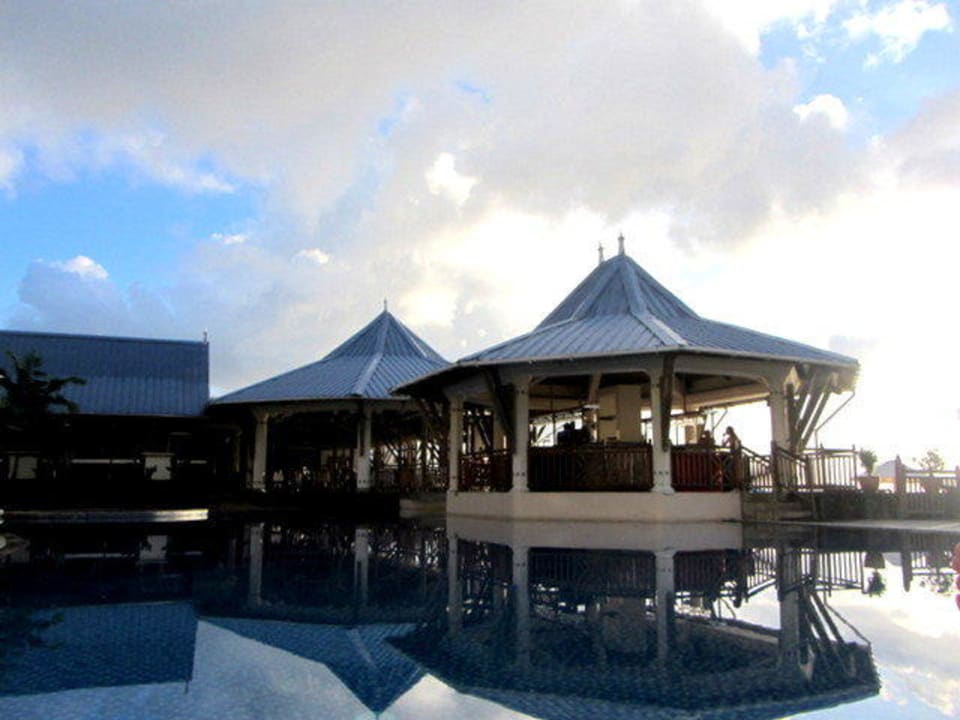 Poolbar Pearle Beach Resort & Spa