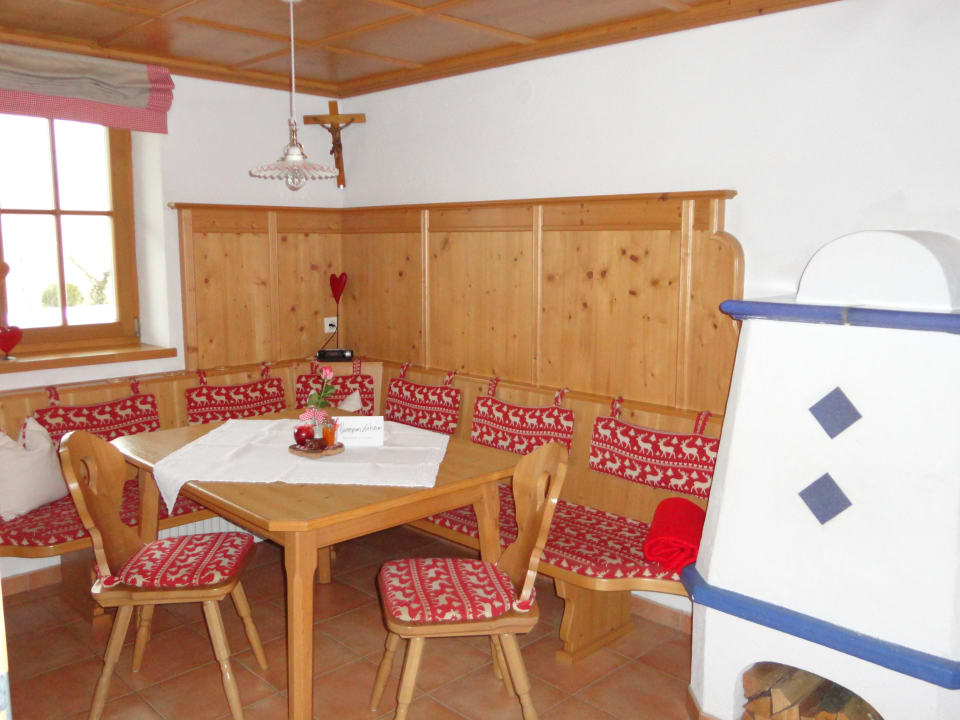 Eckbank mit Bauernofen Alpenferienwohnung Strickner