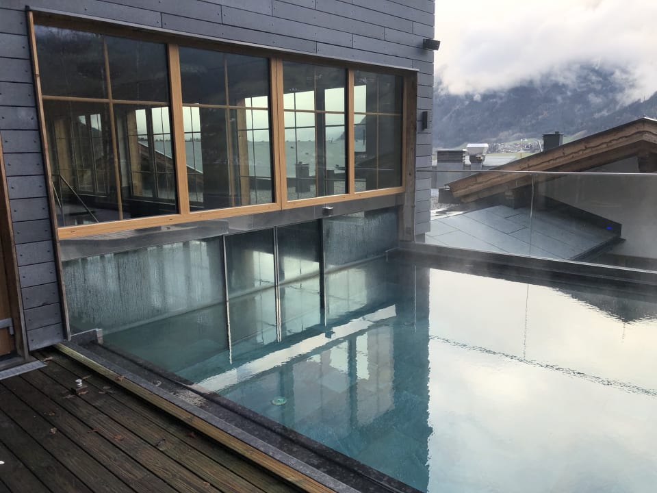 Pool Das Kaltenbach Aparthotel