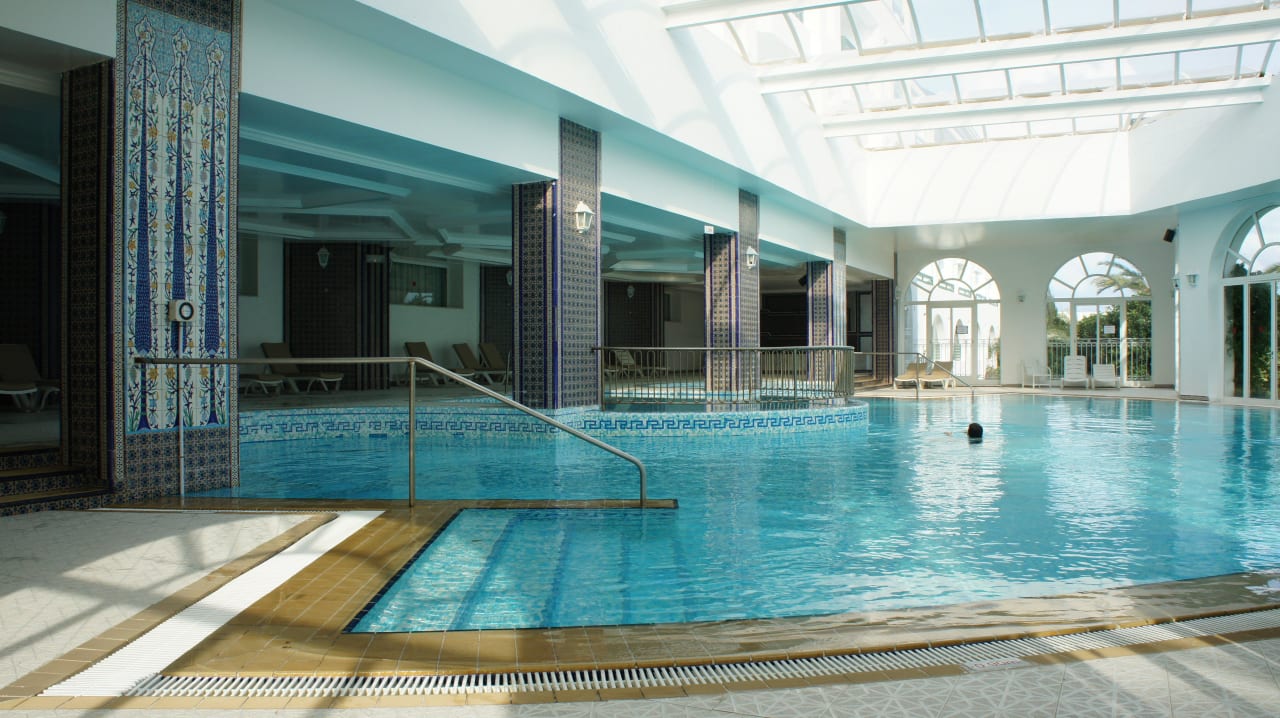 Das Hallenbad Hotel El Mouradi Palm Marina
