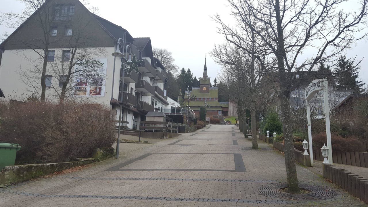 Stabkirche direkt hinter dem Hotel Walpurgishof