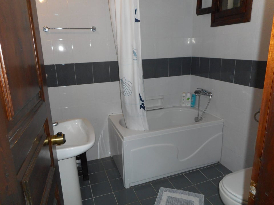 Bad Zimmer 37 Hotel Geranion Village