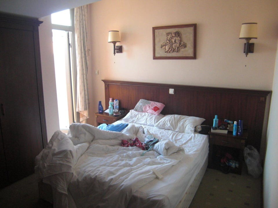 Bett Royal Atlantis Beach Hotel