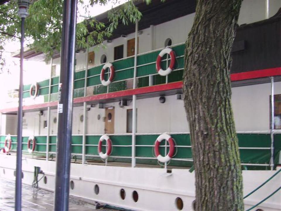 The Red Boat, Schiff Nummer 2 Hotel The Red Boat