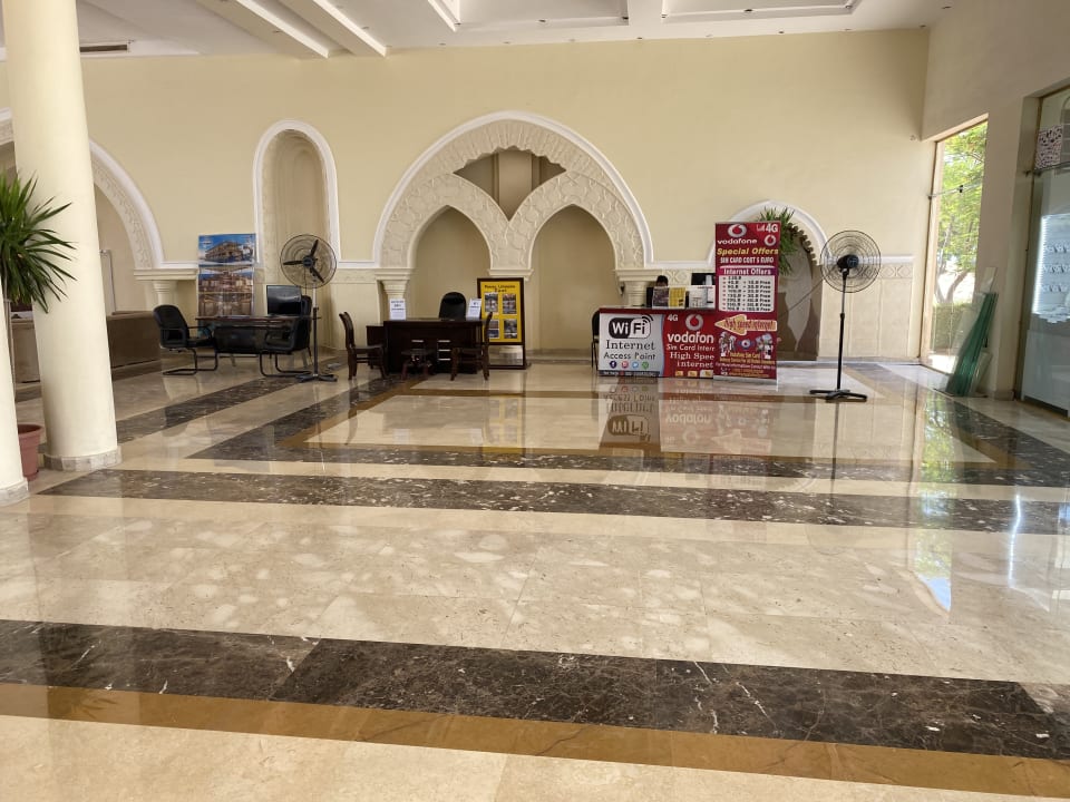 Lobby Pensée Royal Garden Beach Resort