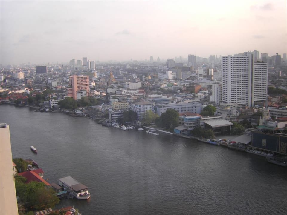 Blick vom Zimmer zum Fluss Millennium Hilton Bangkok