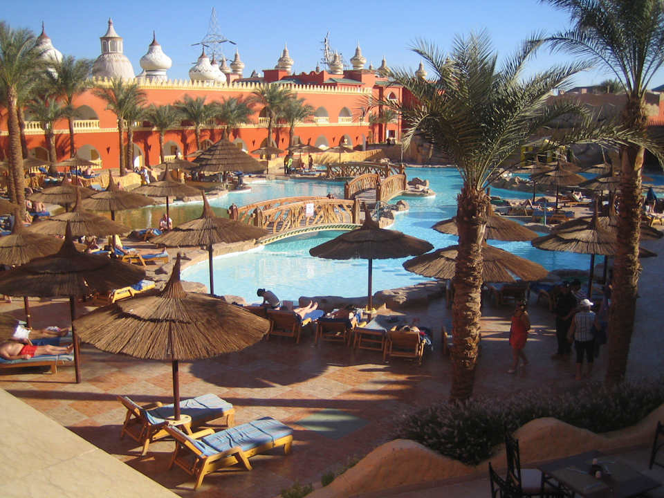 Der Haupt aktiv Pool von oben gesehen Pickalbatros Alf Leila Wa Leila Resort - Neverland Hurghada