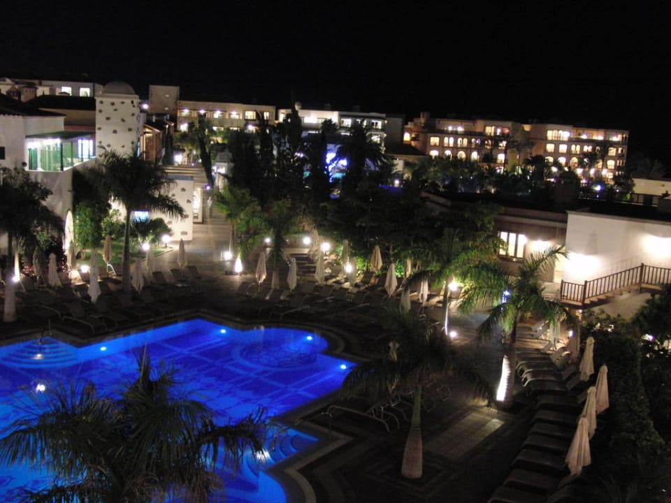 Gartenanlage bei Nacht Lopesan Villa del Conde Resort & Thalasso