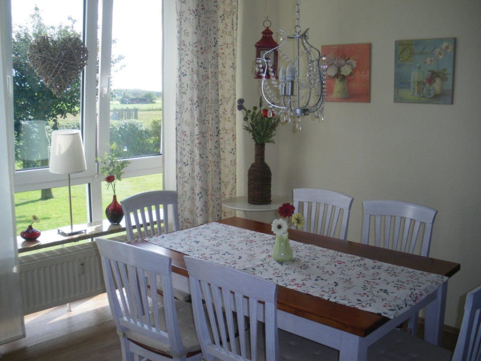 Essbereich mit Blick auf Duhner Heide Ferienwohnung Muschelsucher