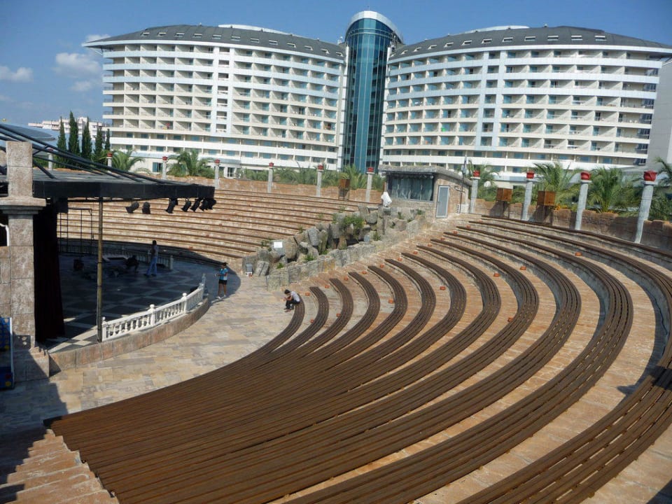 Amphitheater Royal Wings Hotel