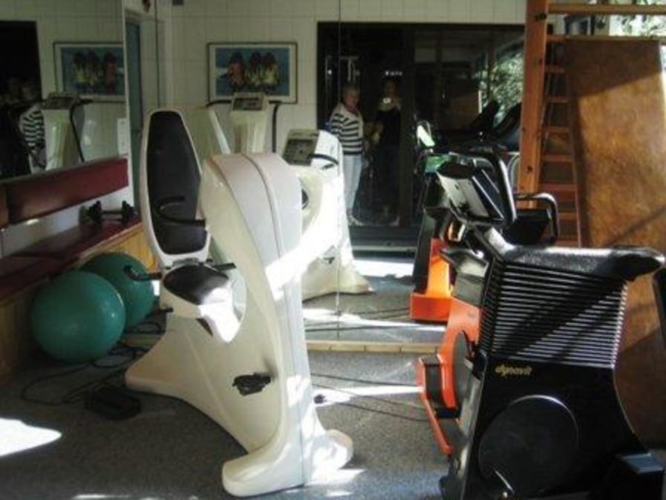 Kleiner Fitnessraum mit allem was man braucht Tom's Hus