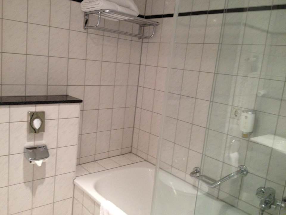 Badewannen-Dusche Best Western Plus Palatin Kongresshotel