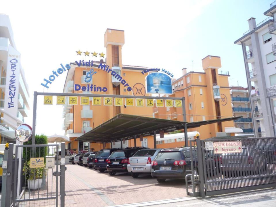 Anblick von vorne Hotel Vidi Mare & Delfino