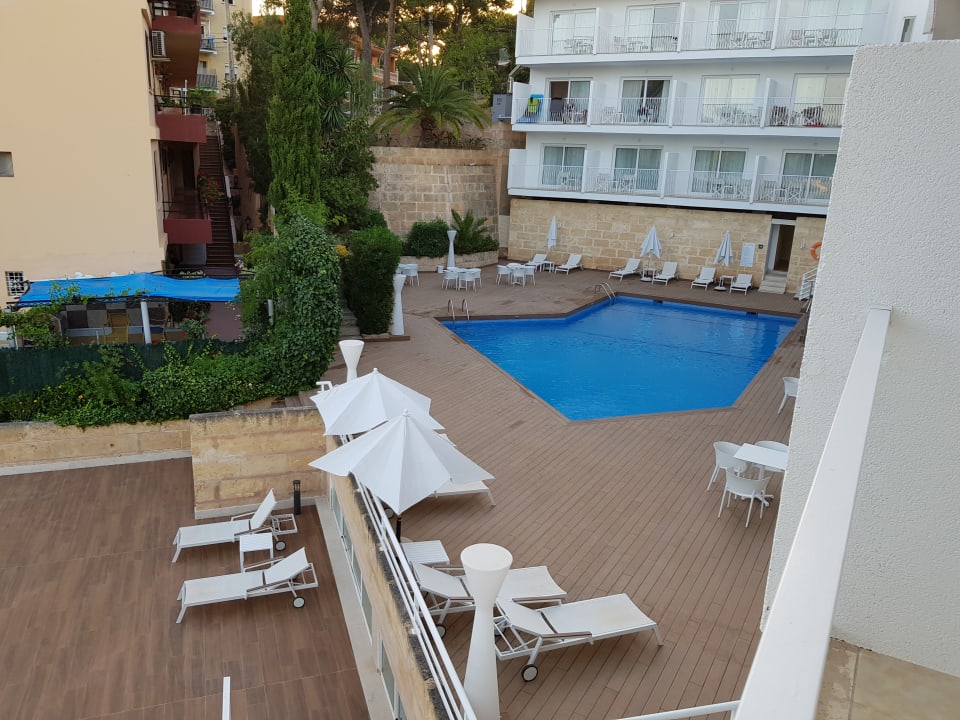 Pool Hotel Tora
