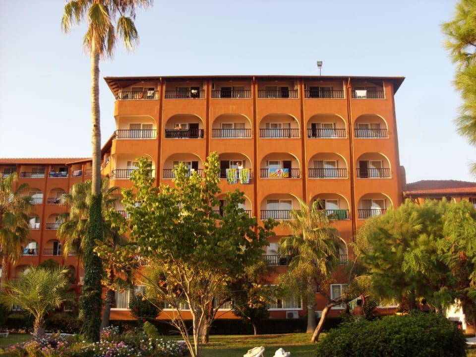 Blick aufs Hotel Club Turtas Beach Hotel