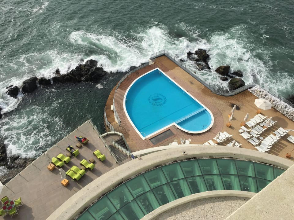 Pool an der Brandung Hotel Sheraton Miramar