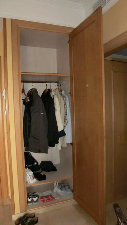 Schrank im Wohnraum Grupotel Playa de Palma Suites & Spa