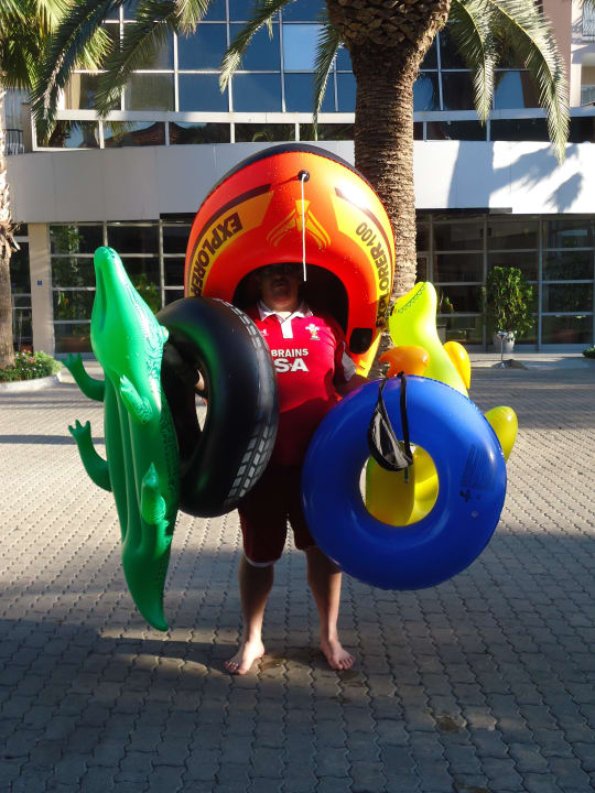 Daddy is tidying up Voxx Resort