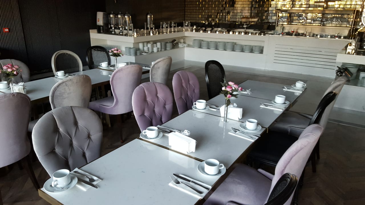 Frühstücksraum... DoubleTree by Hilton Hotel Izmir Airport