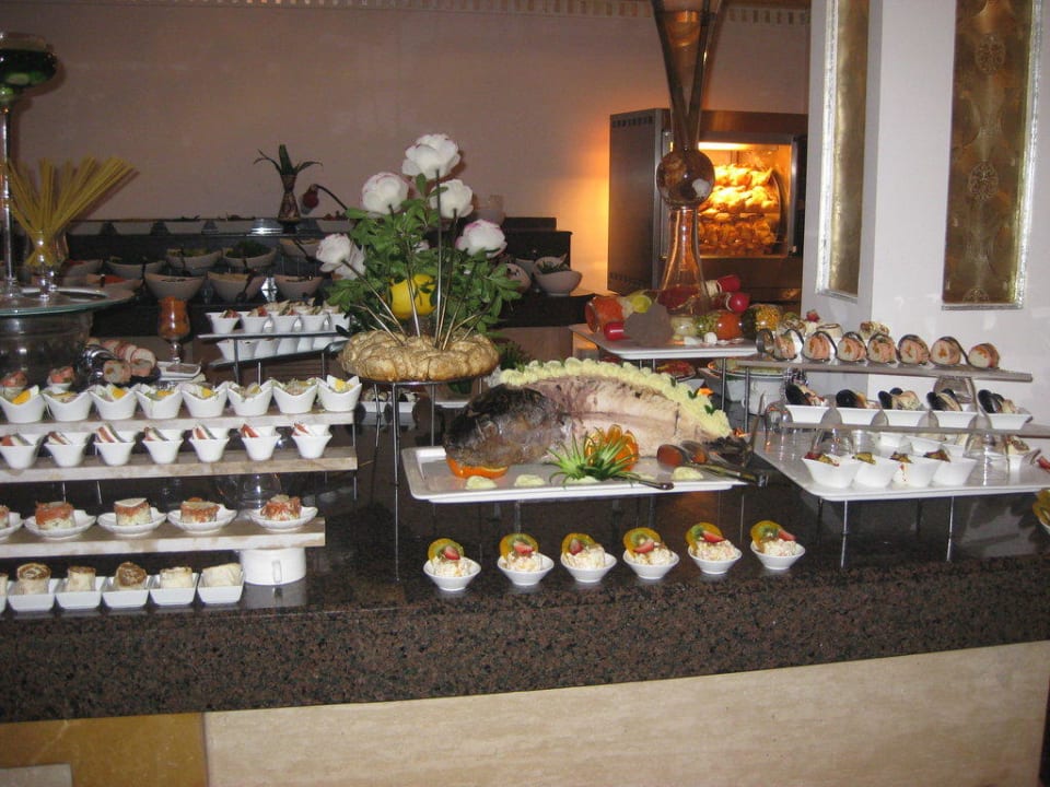 Büffet Sunrise Queen Luxury Hotel