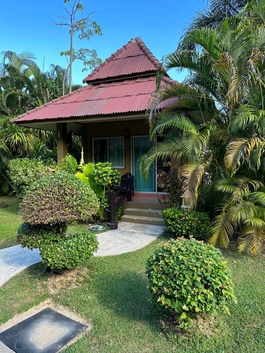 Außenansicht Hotel Lanta Castaway Resort