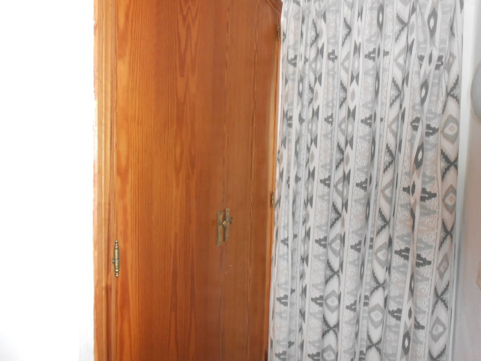 Kleiderschrank Hostal Villa Cati