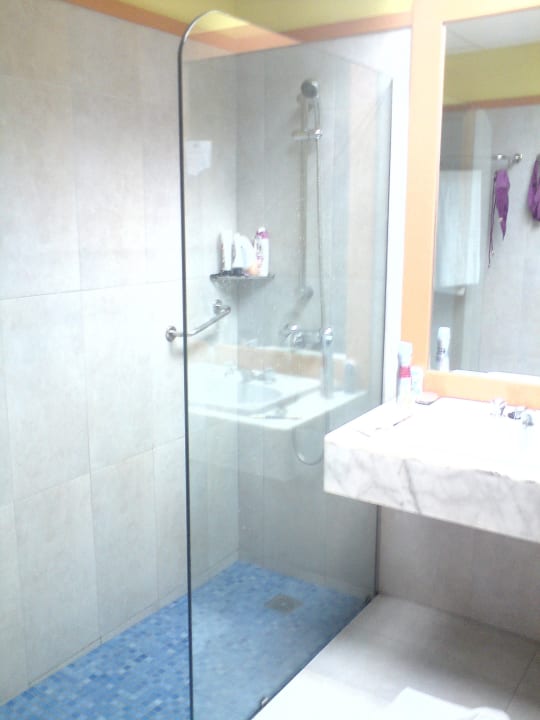 Schönes Badezimmer allsun Hotel Lucana