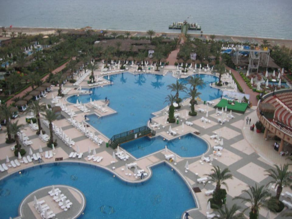 Pool bis Strand Hotel Delphin Palace