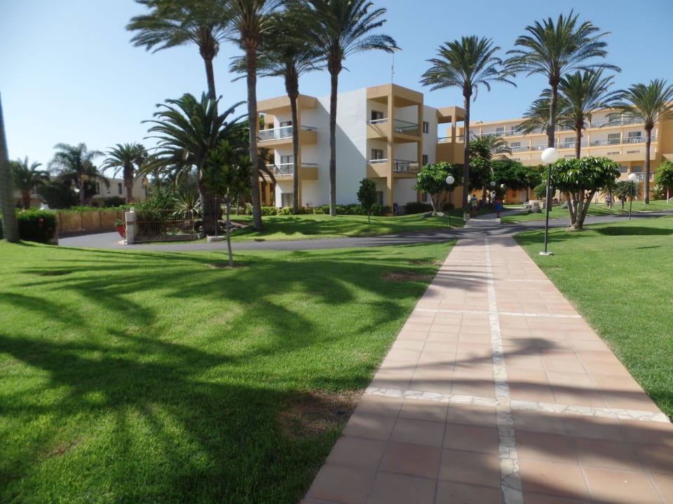 Außenansicht Weg zu Appartements SBH Costa Calma Beach Resort