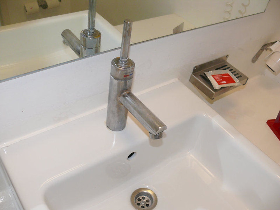 Schade, da wurde die Armatur zu scharf gereinigt? Hotel SU & Aqualand