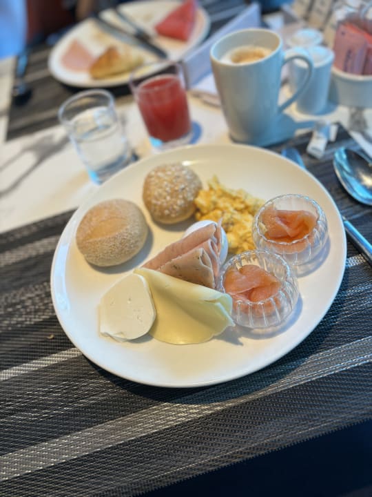 Gastro Rose Rayhaan by Rotana