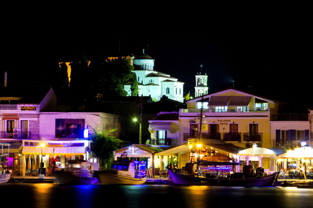 Aussenansicht bei Nacht Hotel Polyxeni