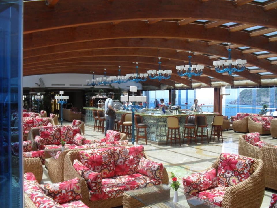 Lobbybar innen Granada Luxury Okurcalar