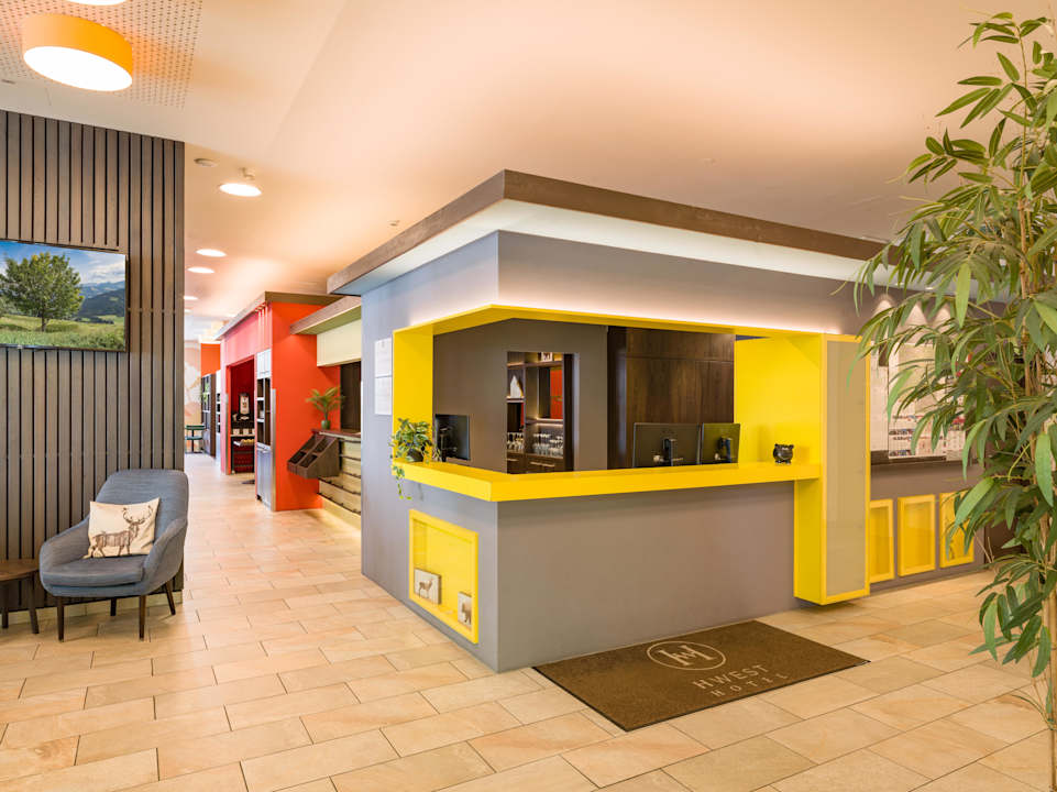 Lobby Hwest Hotel Hall