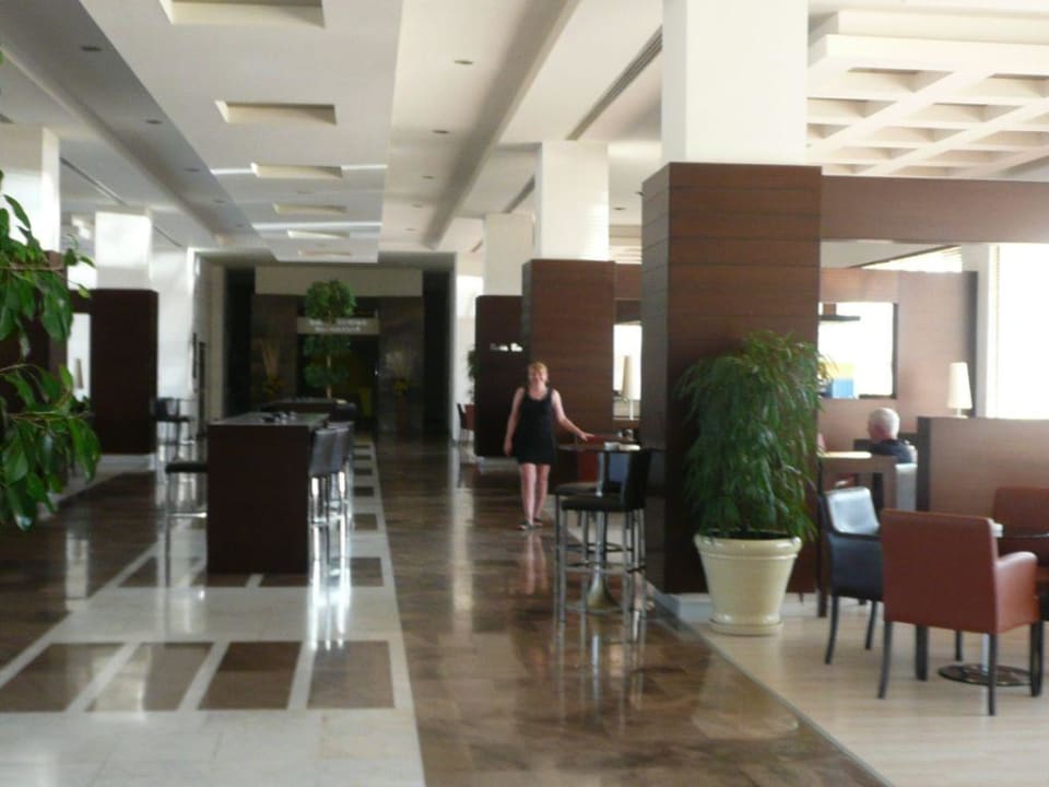 holul spre Sun Flower Restaurant Delphin BE Grand