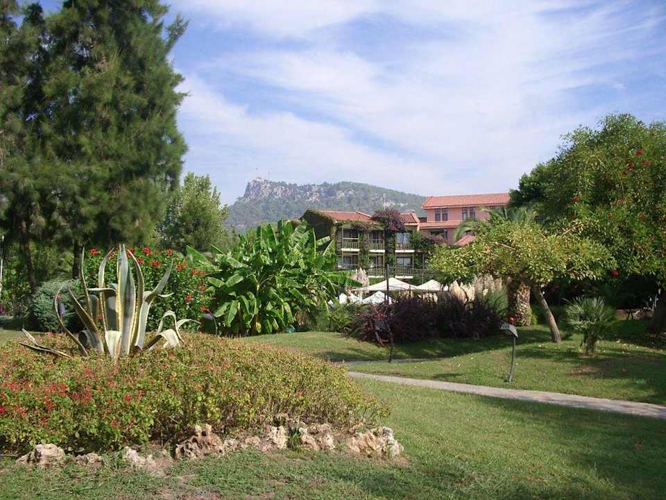 Gepflegter Garten Limak Limra Hotel & Resort