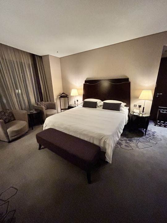 Zimmer Rose Rayhaan by Rotana